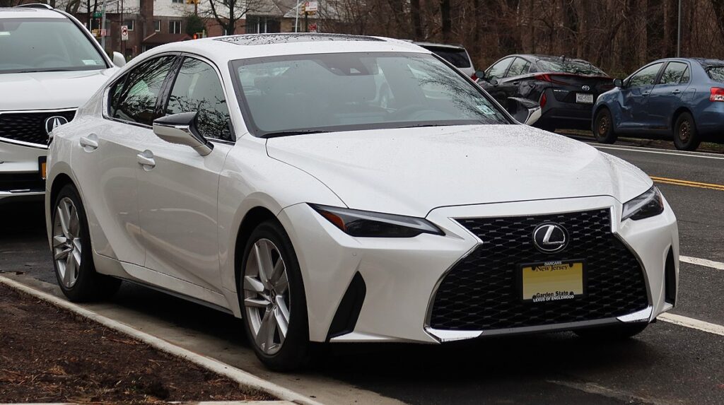 Lexus IS 
