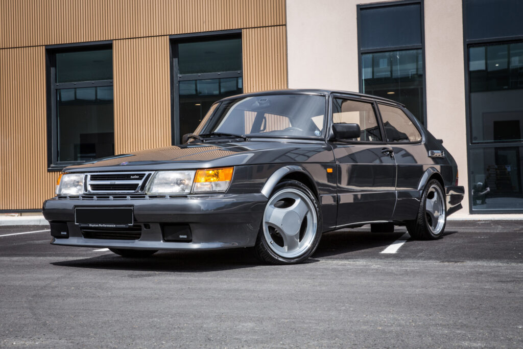 Saab 900